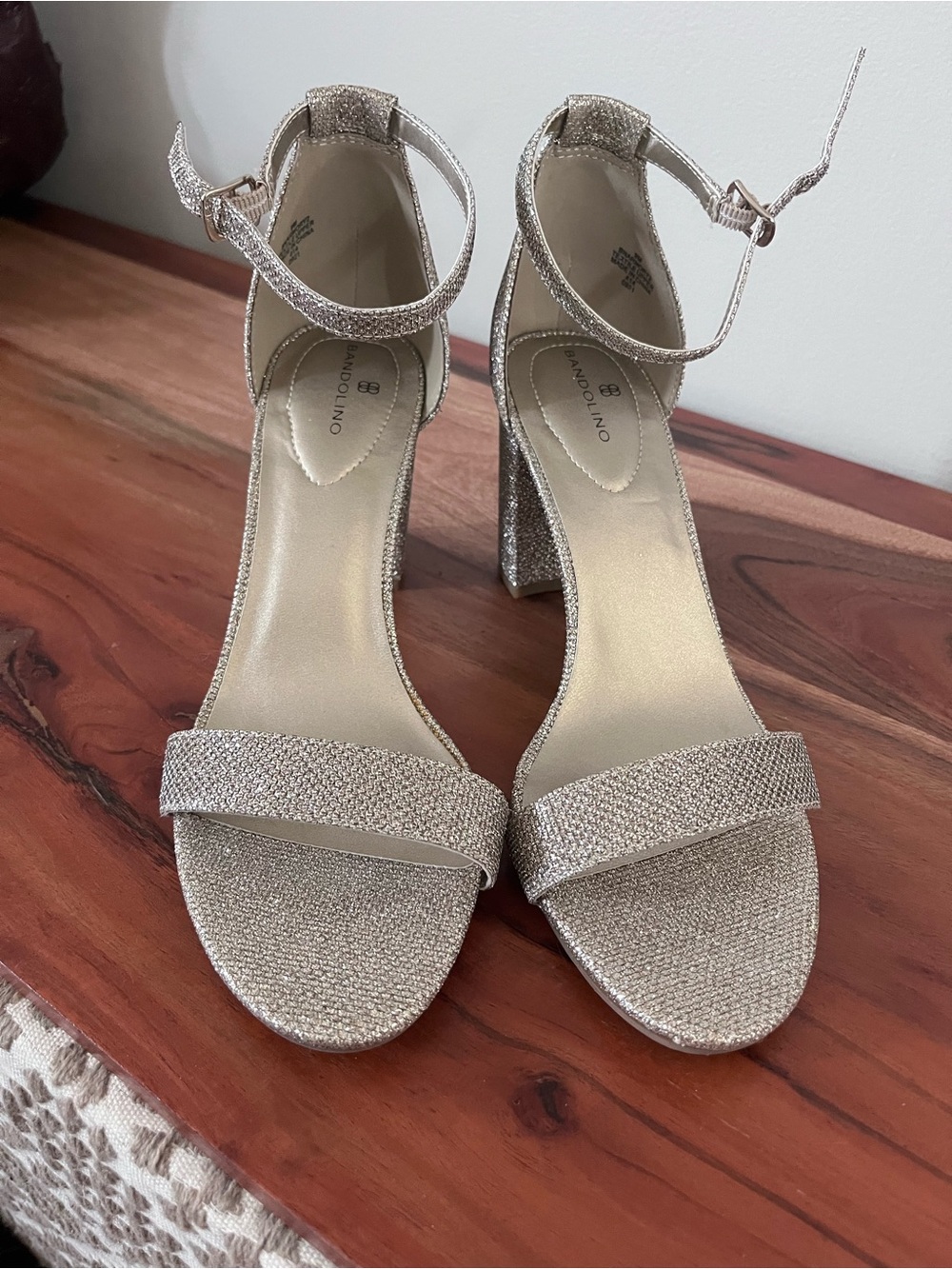 Bandolino Armory Gold Shimmer Block Heel Ankle Strap Sandals Womens 9M BNARMORY2